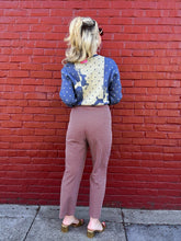 Load image into Gallery viewer, Vintage 1940s wool Jantzen cream + periwinkle ski sweater
