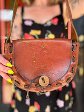 Load image into Gallery viewer, Vintage 70s tooled leather bag mini flowers
