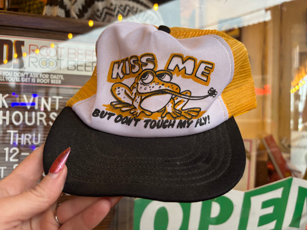 Kiss me trucker hat