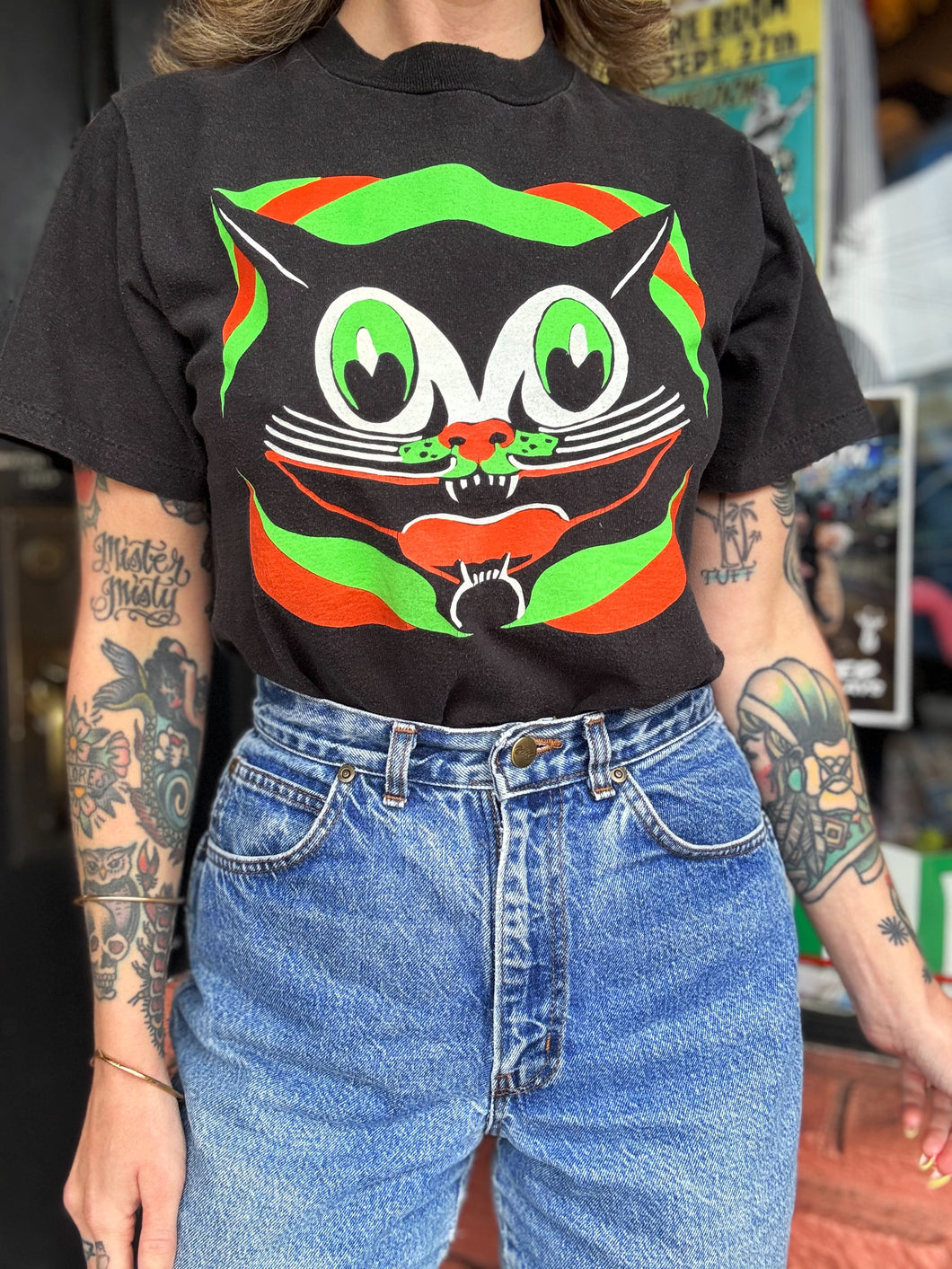 Black cat tee